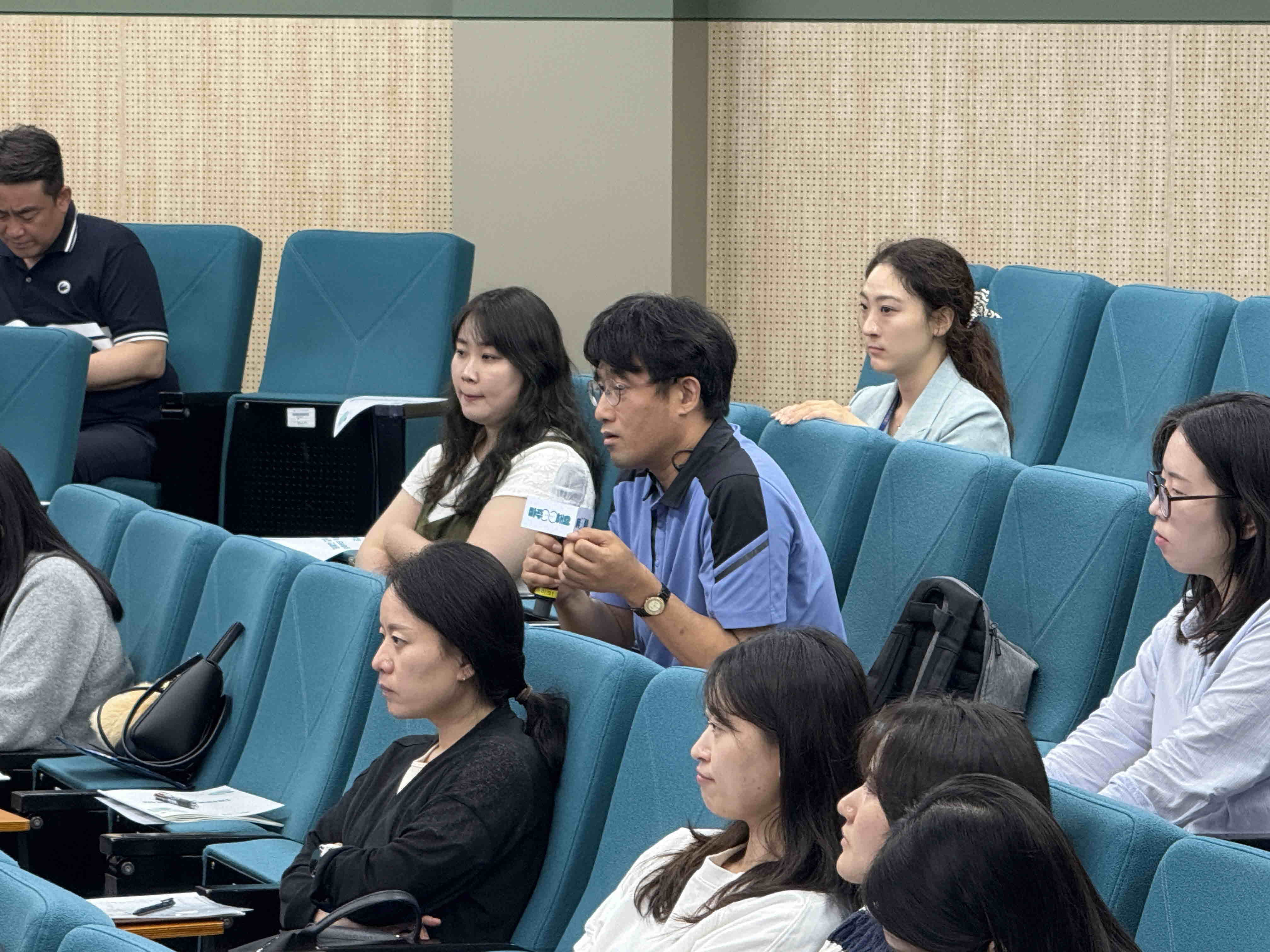 [기업정신건강교육(중소벤처기업연수원) 현장사진] 질문하는 청중들